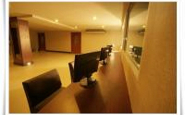 Convenient Grand Hotel (SHA Extra Plus)