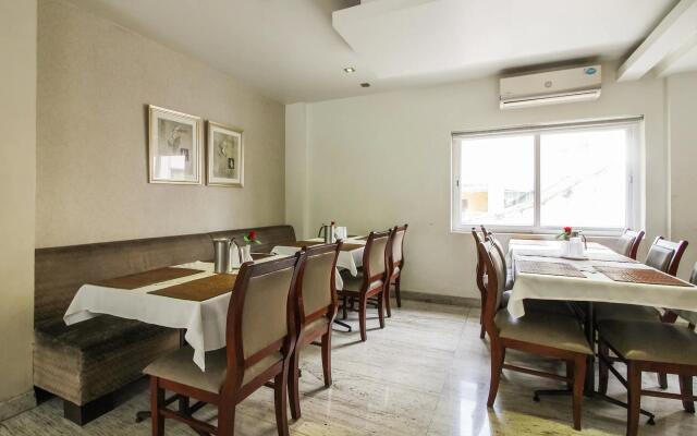 Hotel White Parrot