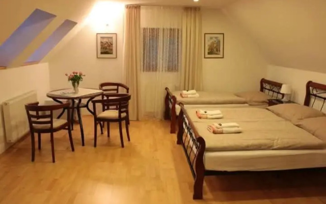 Guest House Tri Korunky