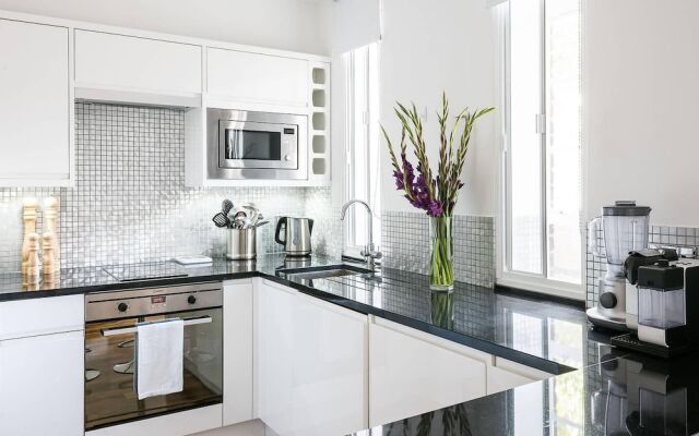 Cosy, Modern Chelsea Studio