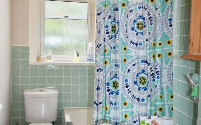 2 Bedroom Flat Near the Dean Village