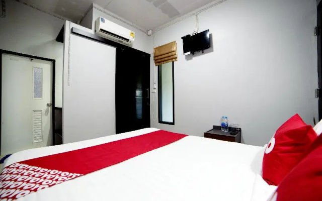 OYO 465 Krung Kao Traveller Lodge (Vaccinated Staff)