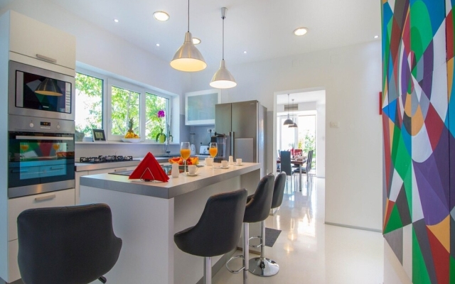 Exceptional Villa With Private Swimming Pool & Sea View