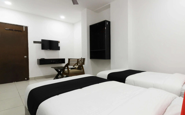 Mythri Hotel by OYO Rooms
