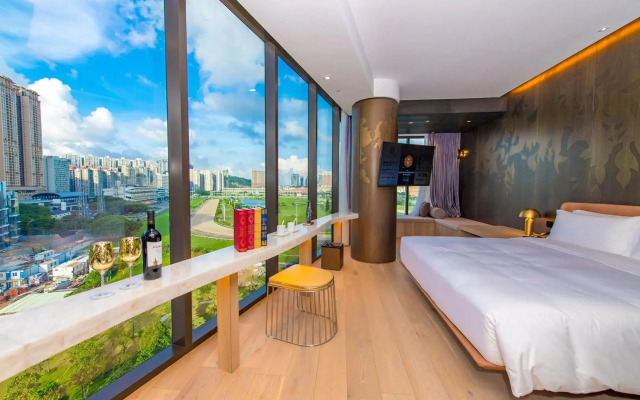 YOHO Hollywood Roosevelt Hotel