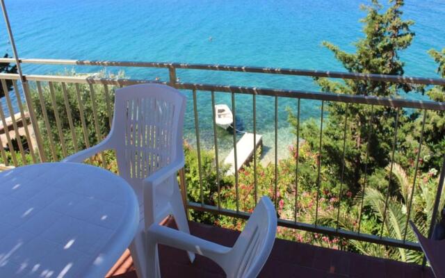 Apartments Ljubo - 15m from the sea