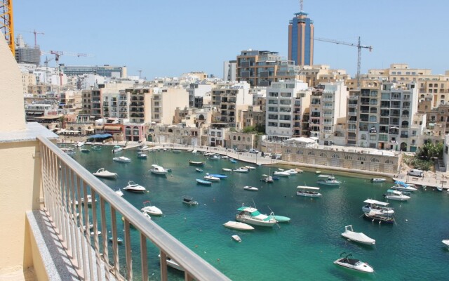 Spinola Bay Apartment by Getaways Malta