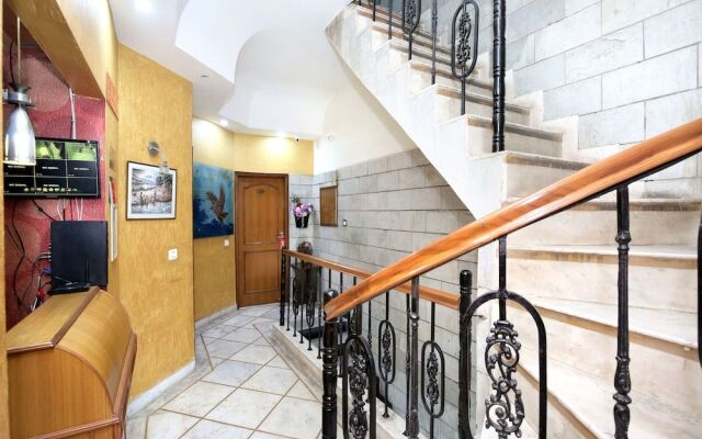 OYO 16376 Hotel Paras