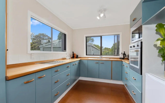 Pipi Cabin - Mangawhai Village Bach