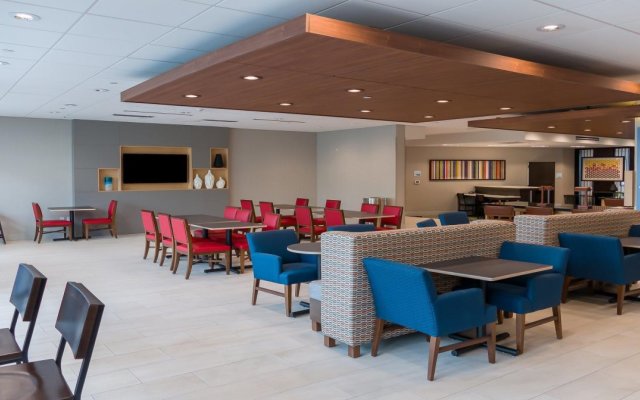 Holiday Inn Express & Suites Tampa East - Ybor City by IHG
