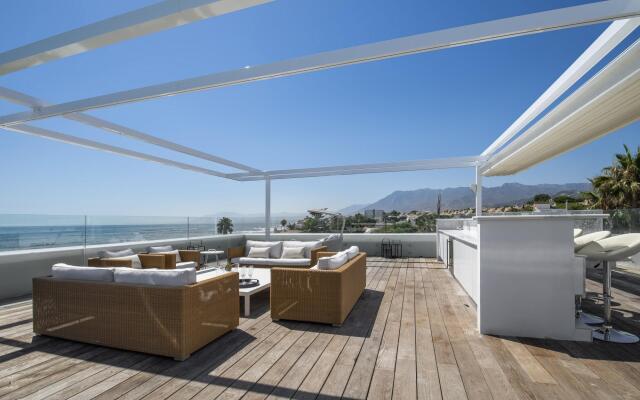 21220 Breath Taking Front Line Beach Villa