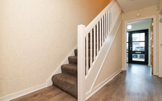 3 Bedroom House - Free Parking