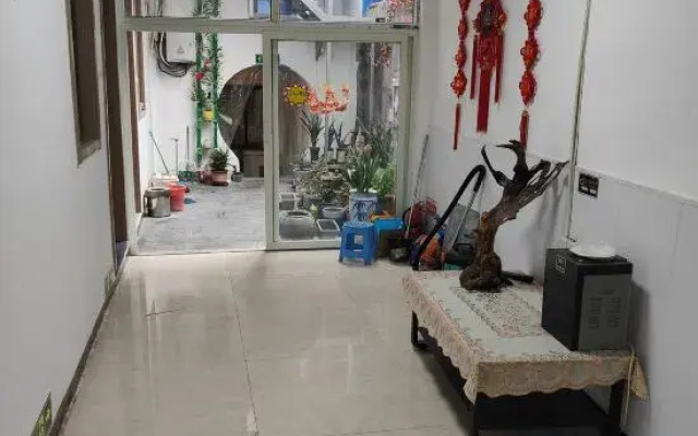 Luoyang Qingqing Yuanshe Homestay (Lijingmen Cross Street Store)