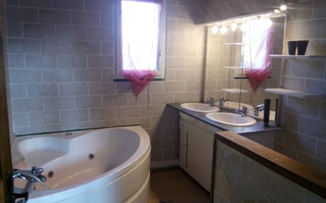 Nice Holiday Home With Swimming Pool and Enclosed Garden