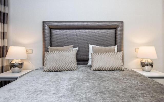 Urb la Dama de Noche 4br by Rafleys