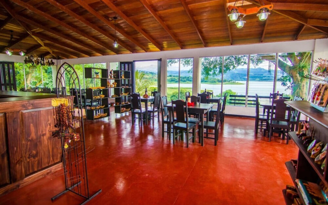 Lake Hotel