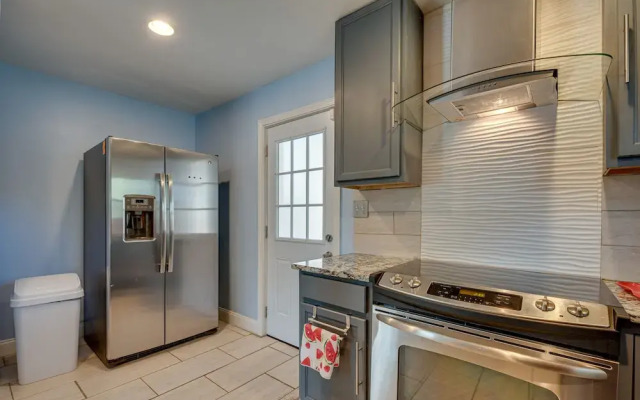 Well-equipped Atlanta Home With Deck!