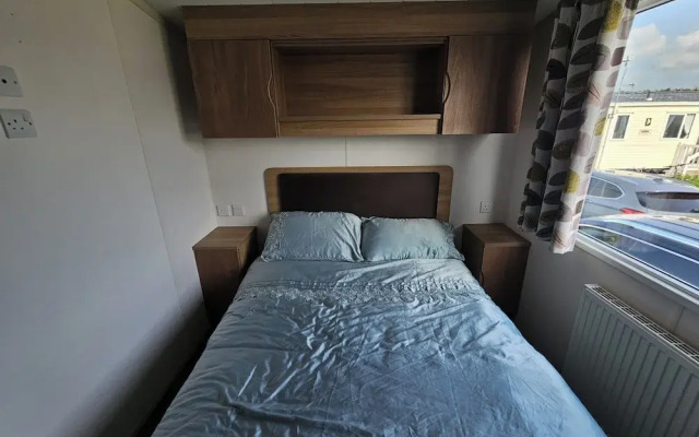 Angie 2 Bed Rhyl Robinhood