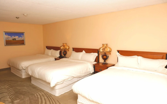 Fullerton Manor Inn