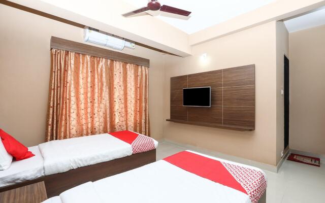 OYO 17106 Hotel Royal