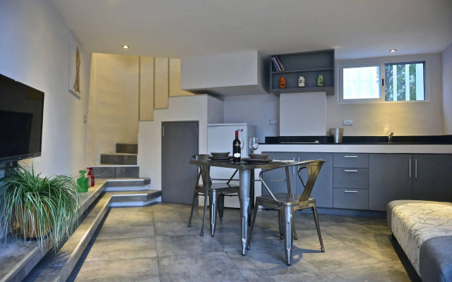 Lory House