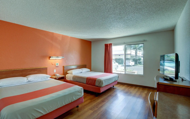 Motel 6 Irvine - Orange County Airport