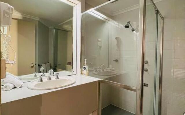 438/247 entire 1BR exHotel Room in the heart of city