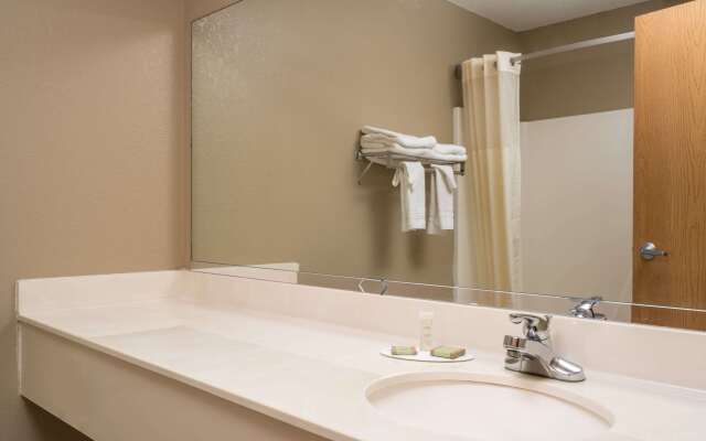 Super 8 by Wyndham Beresford