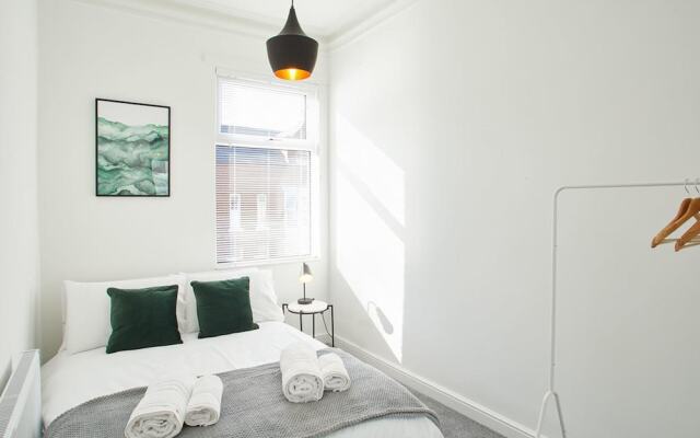 The Ruby Retreat Apartment