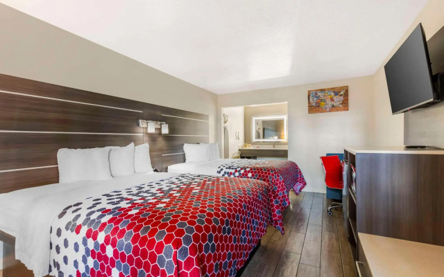 Econo Lodge Inn & Suites Near Lackland AFB