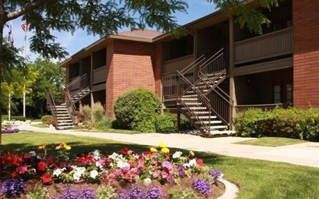 River Oaks Suites and Apartments