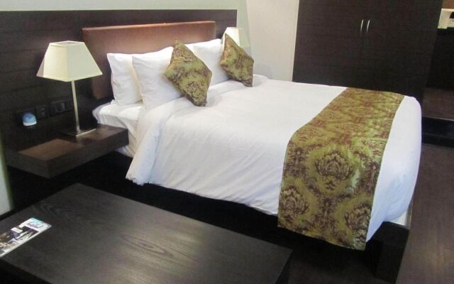 Zip by Spree Hotels at the Woodrose