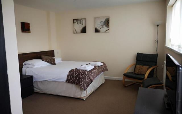 Tadross Hotel