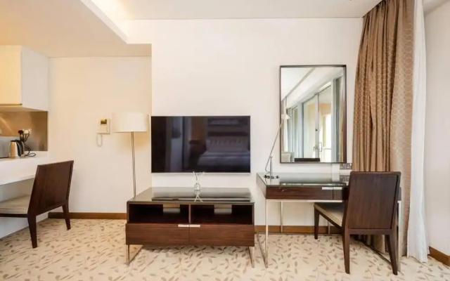 Emaar Fashion Avenue – Formerly Address Dubai Mall Four Apple