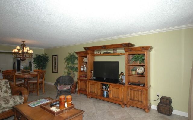 Shoreline 1043 Condo by RedAwning