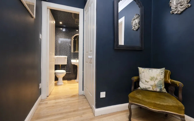 JOIVY Castle Hideaway