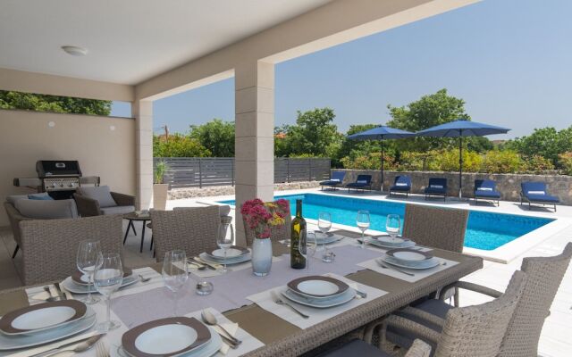 Beautiful Villa Magdalena - Porat