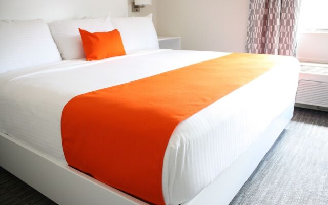Schoenbrunn Inn & Suites