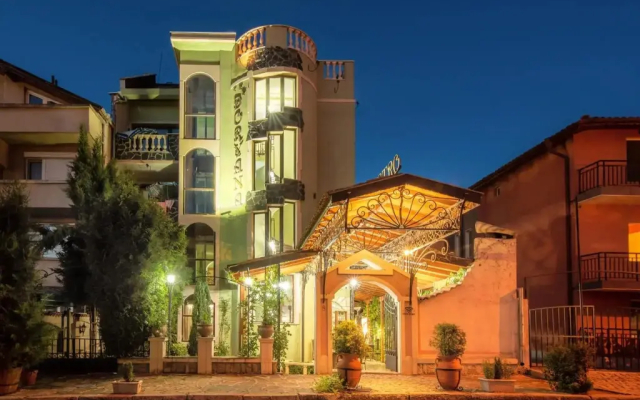 Boryana Hotel