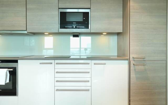 Stunning 2 Bedroom Great Location