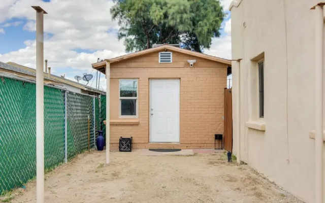 Tucson Studio w/ Private Backyard - Great Location