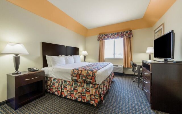 Days Inn & Suites Cleburne TX