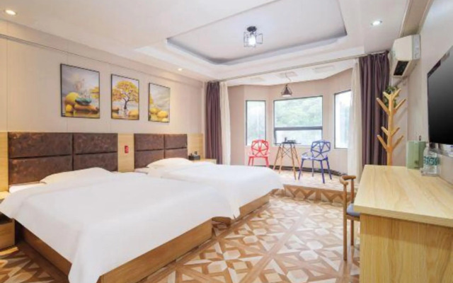 Golden Fashion Hotel