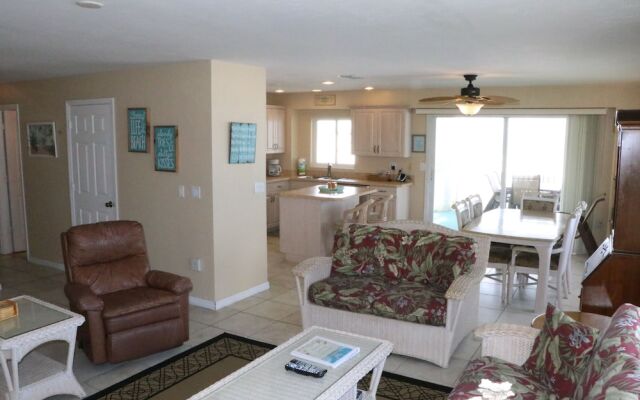 Jamaica Royale 401 - 2 Br Condo