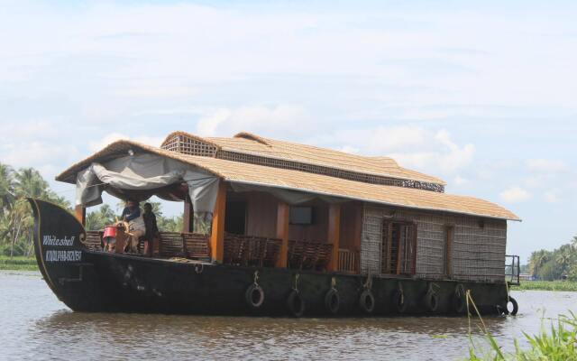 Backwater Retreat Houseboat