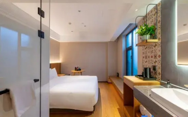 TRUE GO Courtyard-Style Hotel (Beijing Guomao Dawang Road Subway Station)