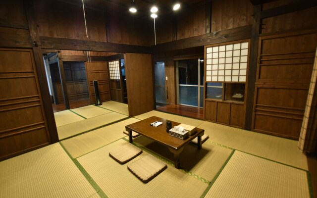 Ryukyukominka Shinasaki