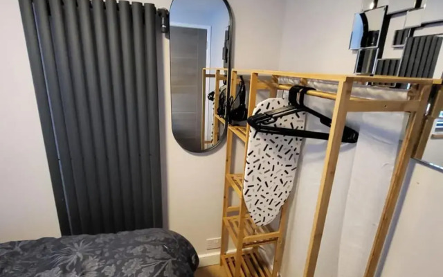 Town Centre Modern 1 Bed Self-contained Apartment