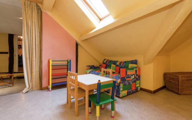 Glorious Holiday Home in Weris with Jacuzzi