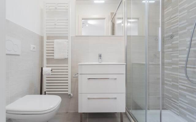 Pozzo Vertical Apartment With Garden and Parking